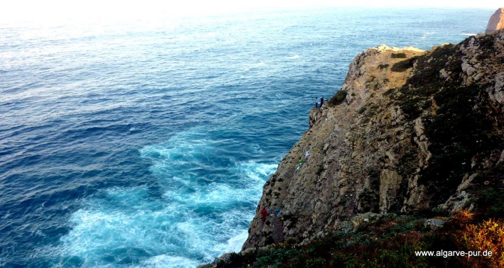 Klippenangeln am Cabo de Sao Vicente, Algarve, Portugal