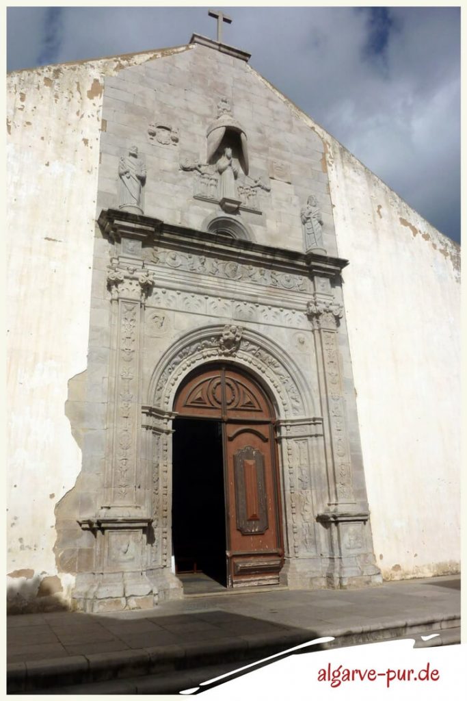 Die prachtvolle Kirche Igreja da Misericórdia ist einer der schönsten Renaissancebauten der Algarve. Wir zeigen sie dir und geben noch ein paar Tipps für deinen Urlaub in Tavira dazu. Klick mal wieder rein!