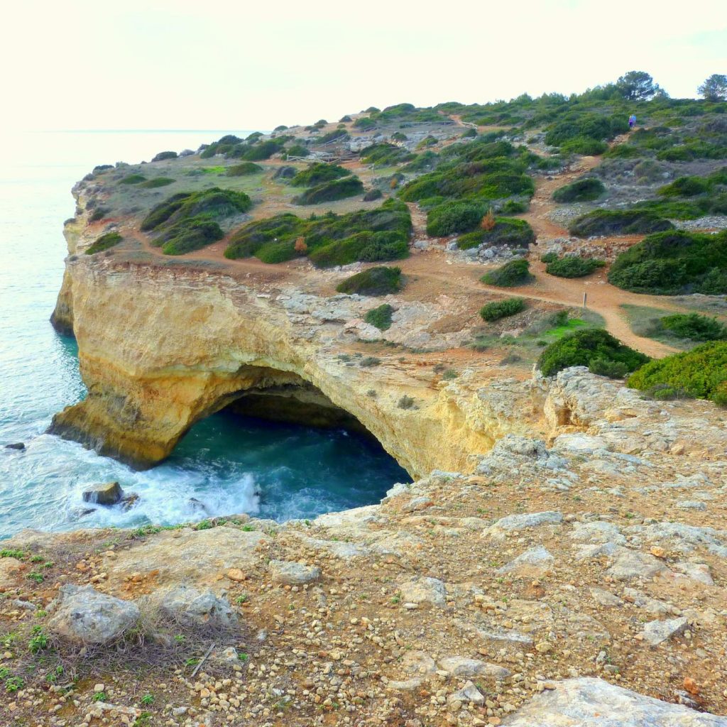 Wanderung vom Praia da Marinha zum Praia de Benagil.