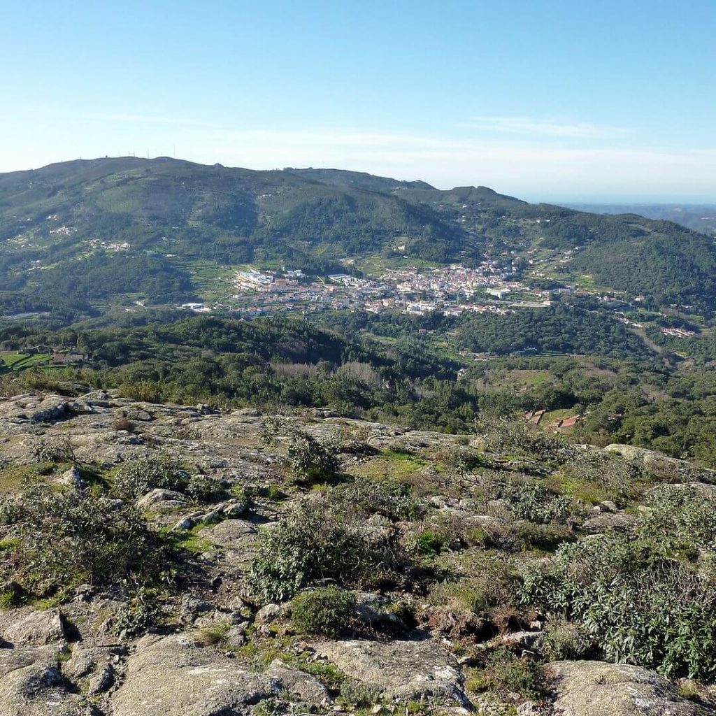 Erklimme den höchsten Berg der Algarve! Entdecke Foia & Picota bei Monchique – mit Aussicht, Natur & Insider-Tipps. Auch ohne Wanderschuhe!